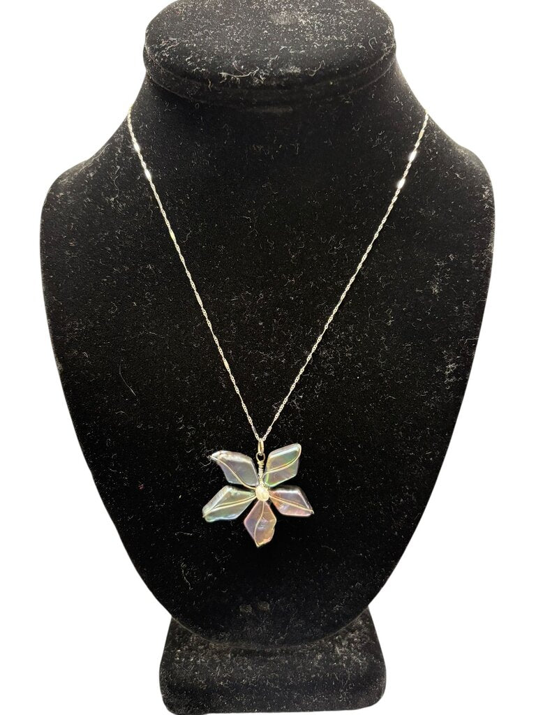 shell flower pendant