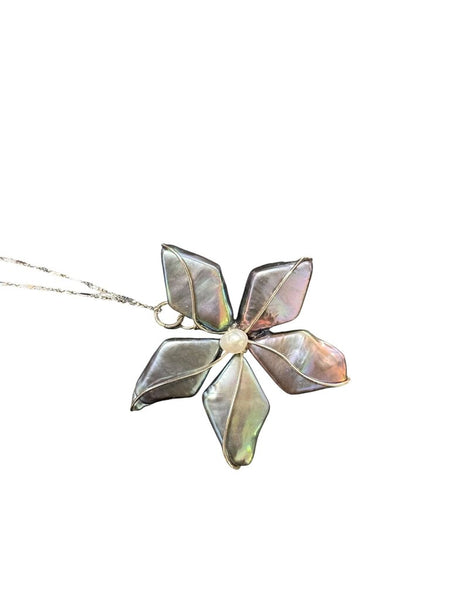 shell flower pendant