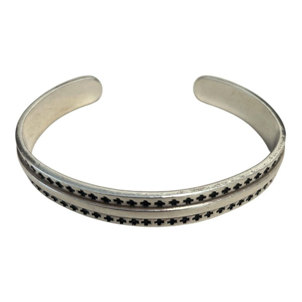 cuff w crosses
